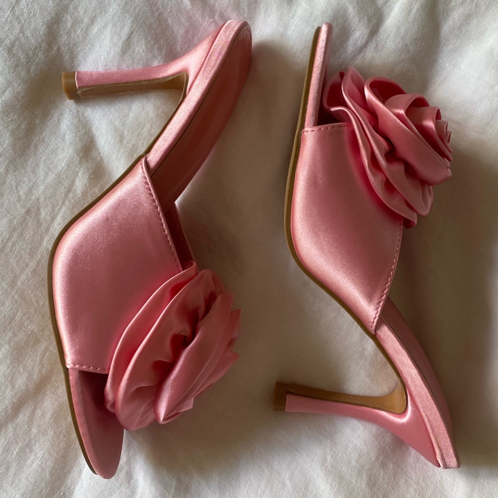 NewBella Pink Rose Heels NWOT